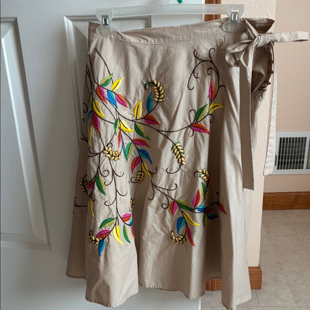 Embroidered BCBGMAXAZRIA Floral Tan Skirt